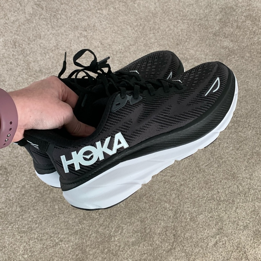 NEW Hokas Clinton 9